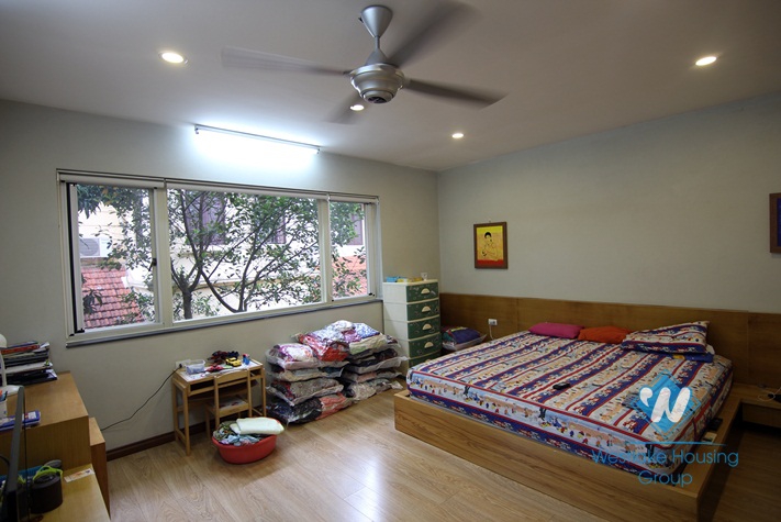 3 floors house for rent in Tay Ho district,Ha Noi